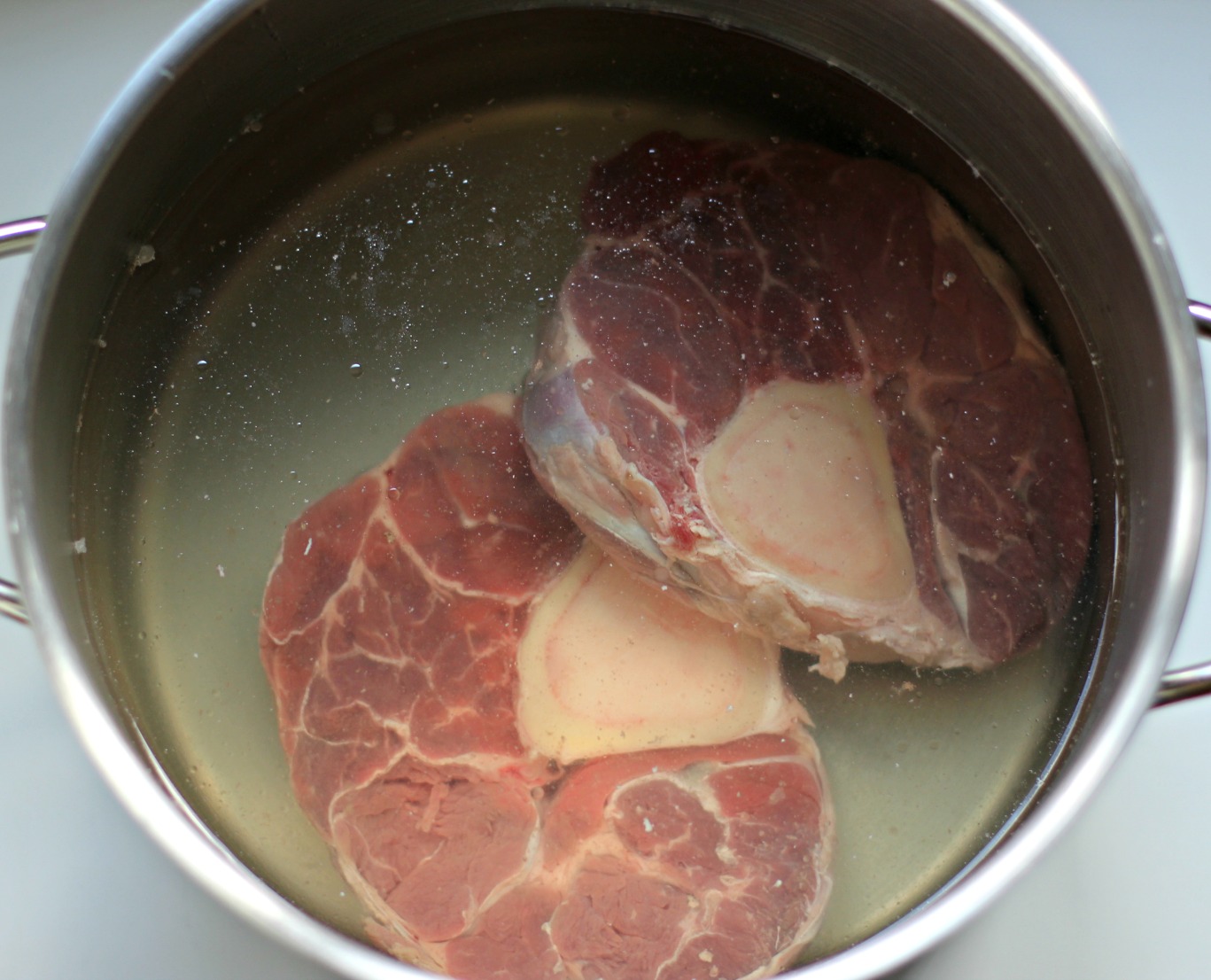 Put the leg slices in cold water for the broth.