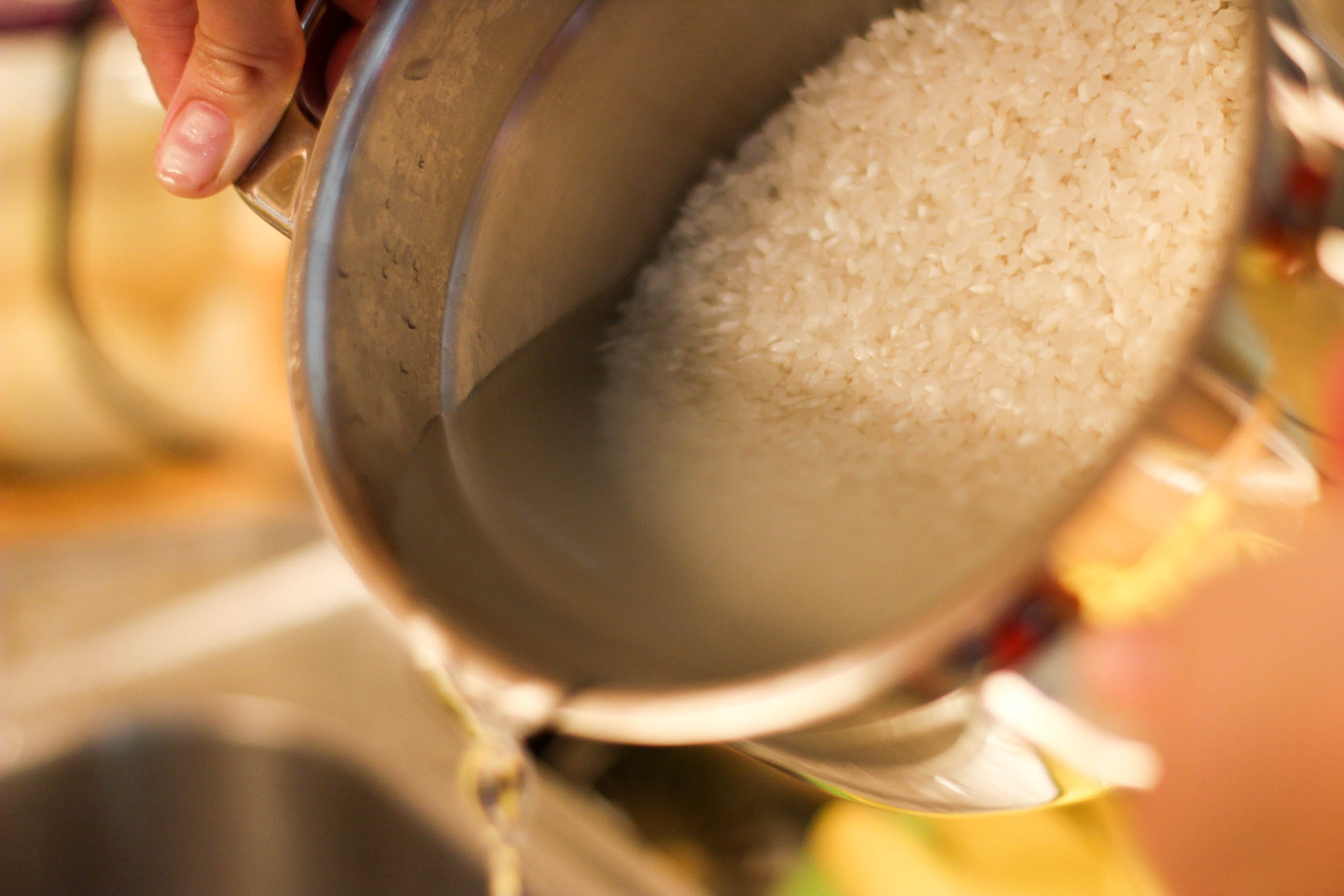 So klar muss das Wasser vom Reis sein, bevor du ihn kochst.