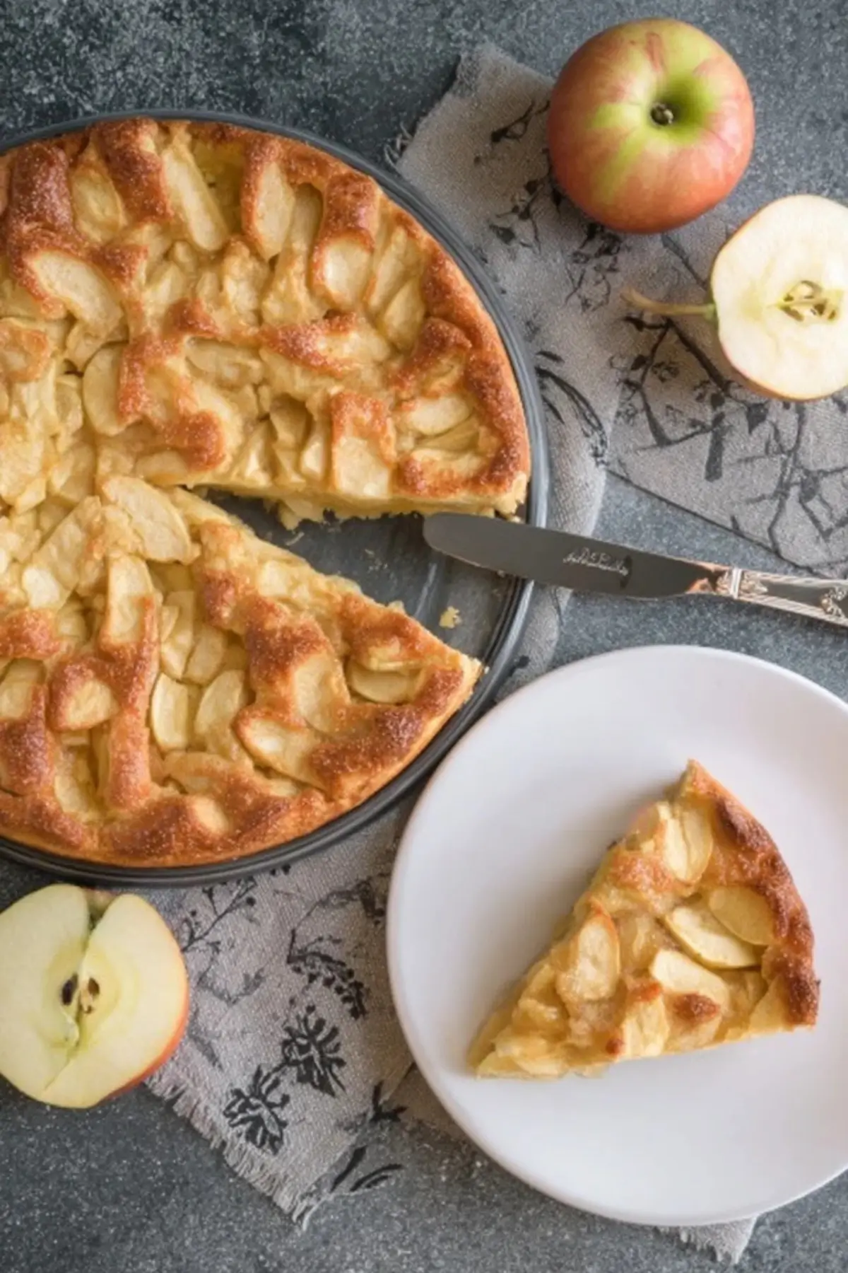 Apfelkuchen – Einfach und Saftig in 45 Minuten - Kochkomplizin