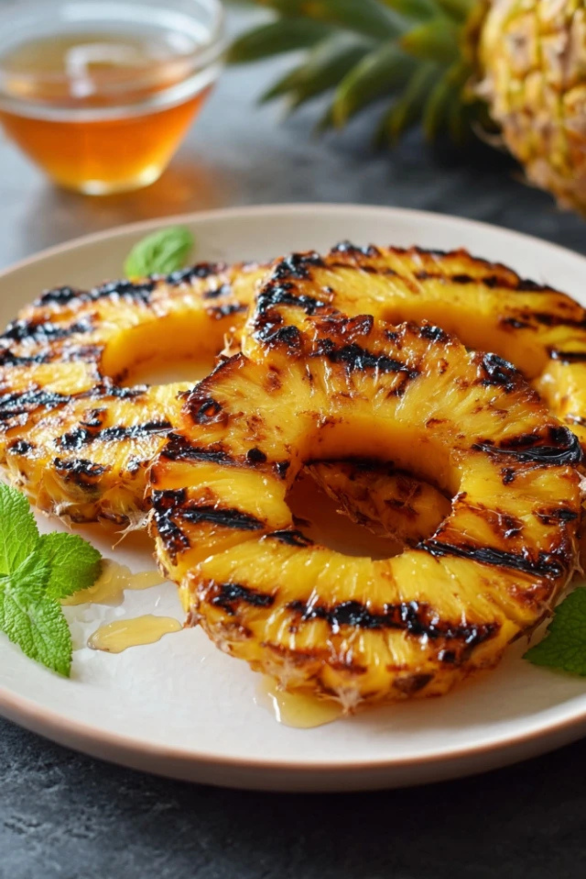 Gegrillte Ananas mit Honig und Zimt: Ein Sommertraum vom Grill ...