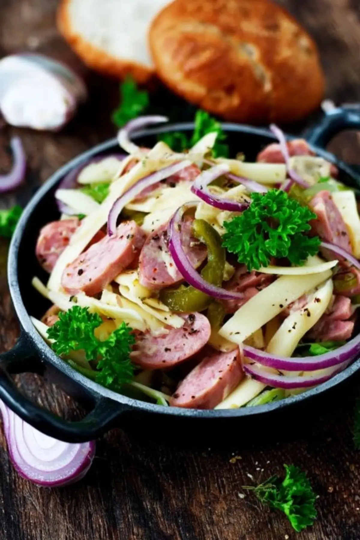Schweizer Wurstsalat mit Käse – Schnelles Rezept (15 Minuten ... Schweizer Wurstsalat mit Käse – Schnelles Rezept (15 Minuten ...
