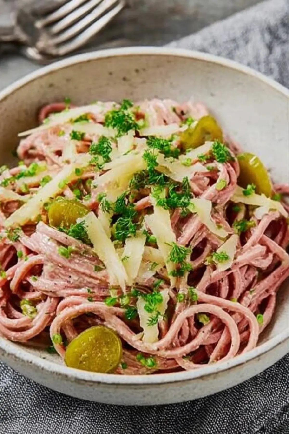 Wurstsalat mit Käse – Lecker und Schnell - Kochkomplizin
