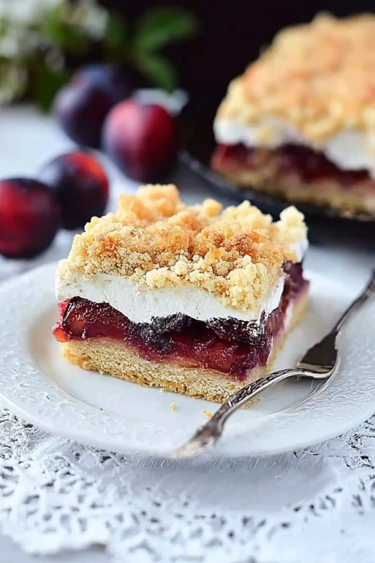 Zwetschgenkuchen mit Baiser und Streusel
