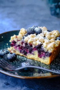 Blaubeerkuchen mit Haferflocken-Streusel.