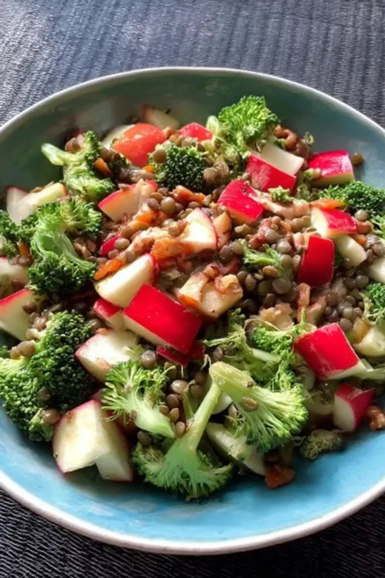 Brokkoli-Apfel-Salat mit Linsen und Walnüssen