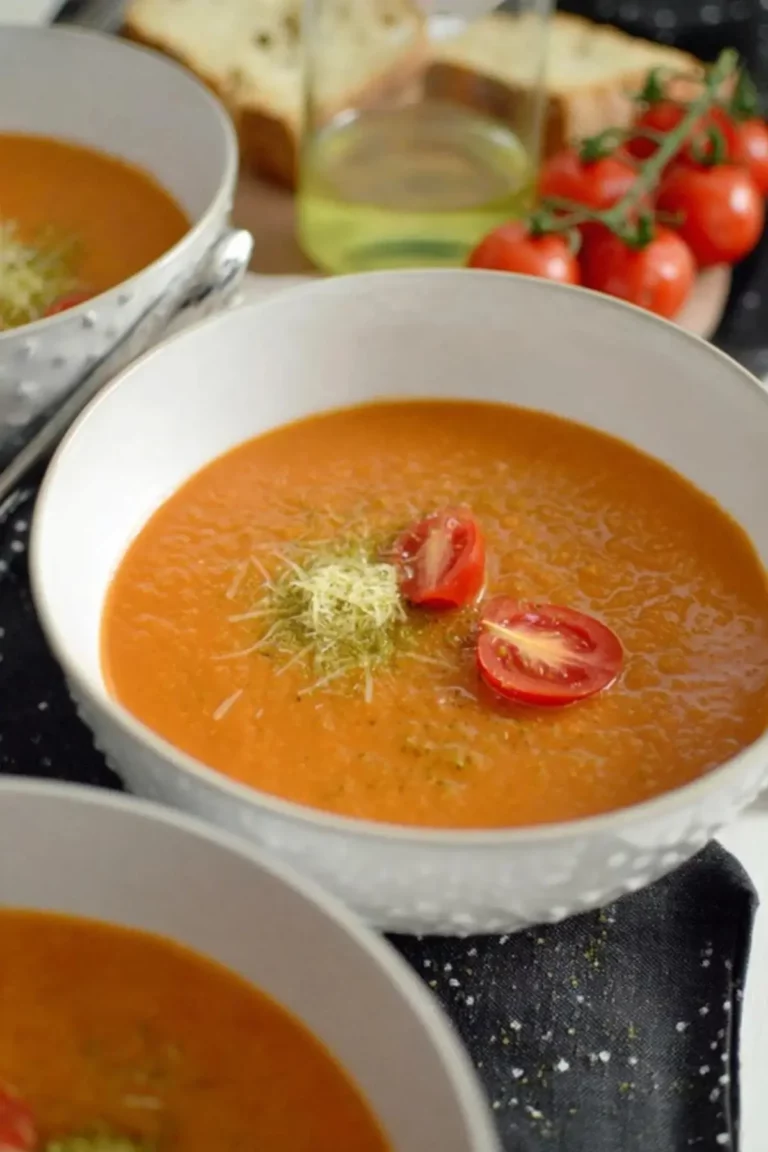Italienische Tomaten-Parmesan-Suppe