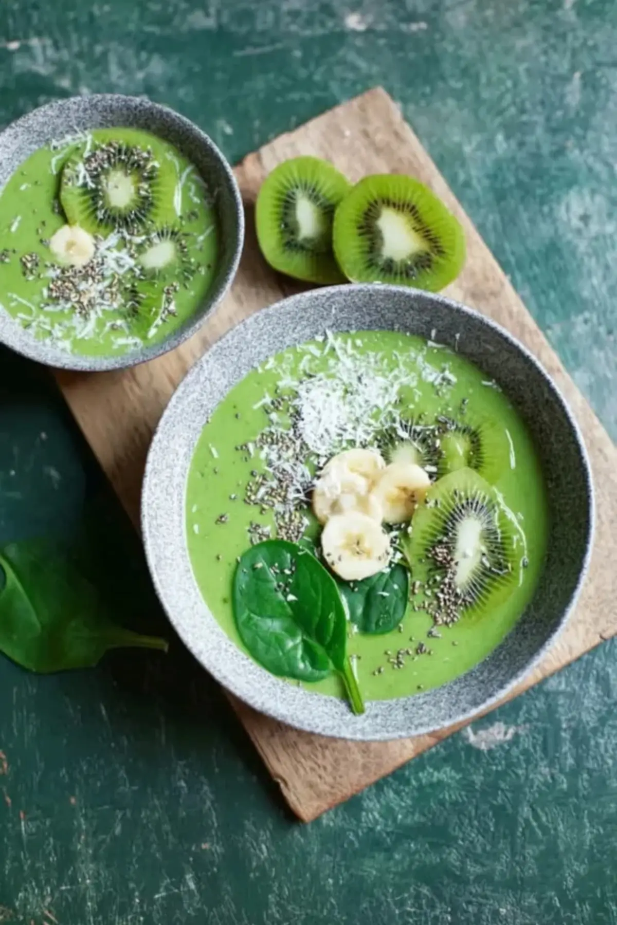 Spinat-Kiwi-Smoothie-Bowl