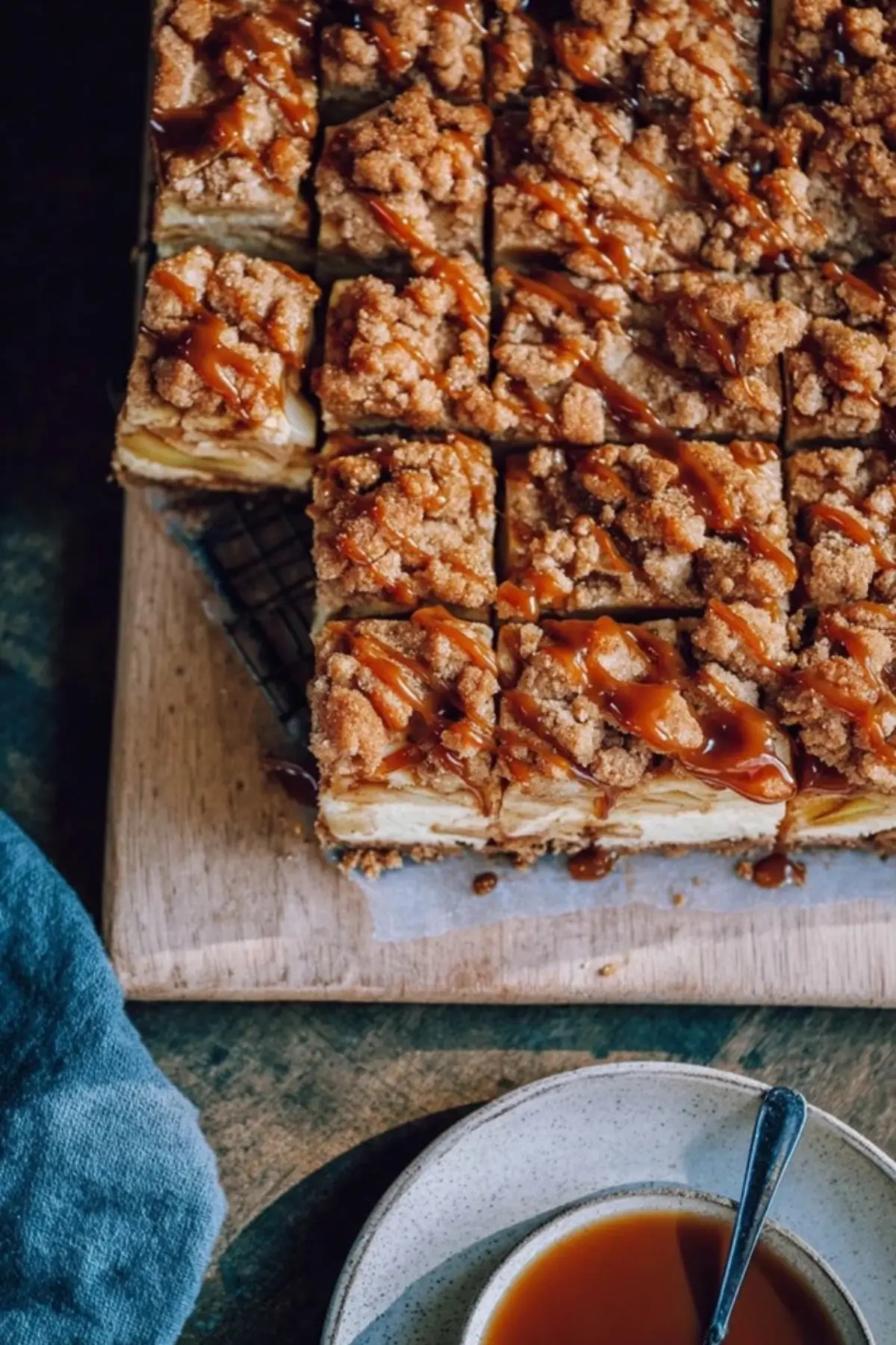 Apfel-Karamell-Cheesecake mit Streuseln - Kochkomplizin