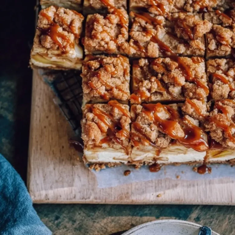 Apfel-Karamell-Cheesecake mit Streuseln