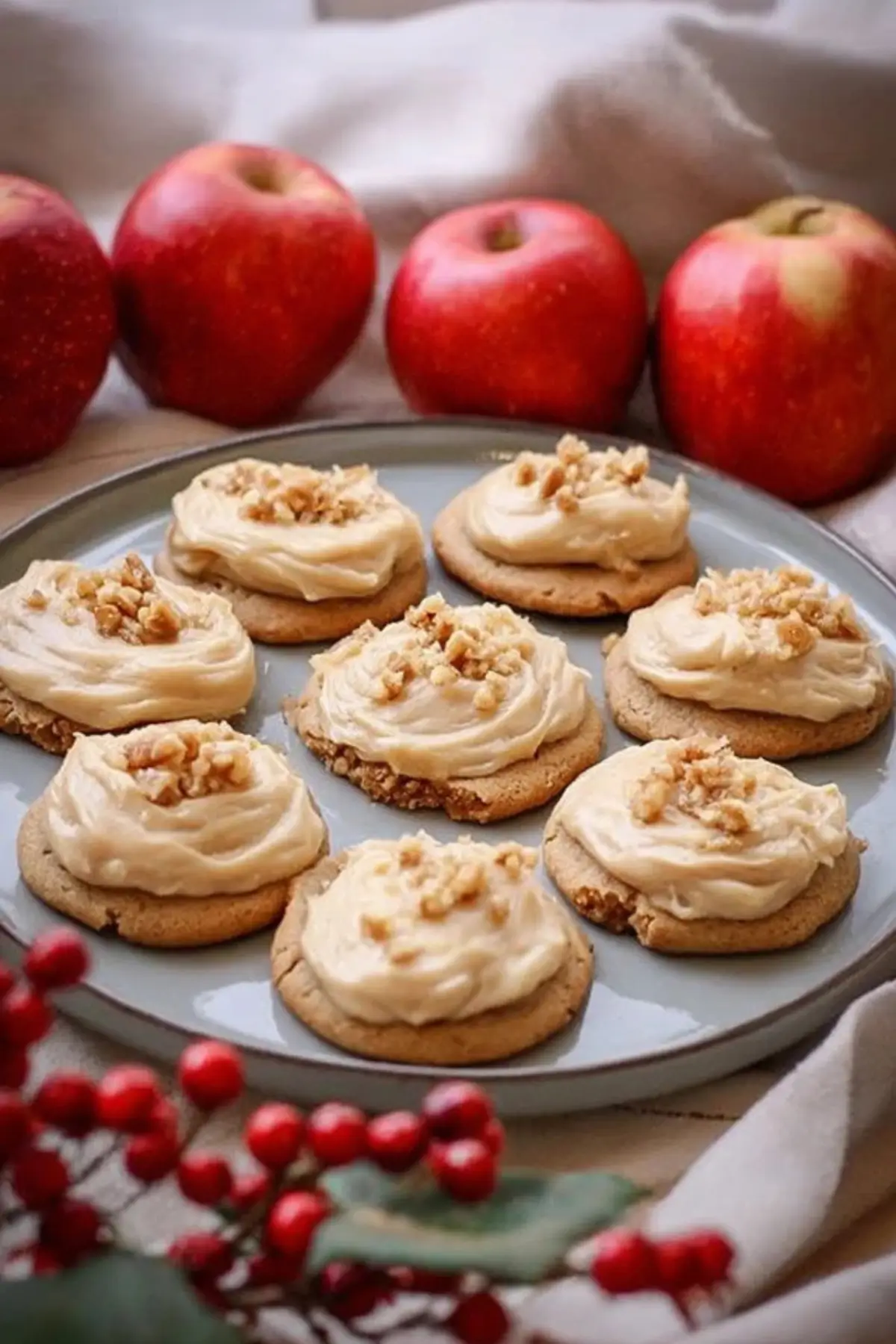Apfel-Karamell-Kekse mit cremigem Apfel-Frosting: Der perfekte Genuss ... Apfel-Karamell-Kekse mit cremigem Apfel-Frosting: Der perfekte Genuss ...