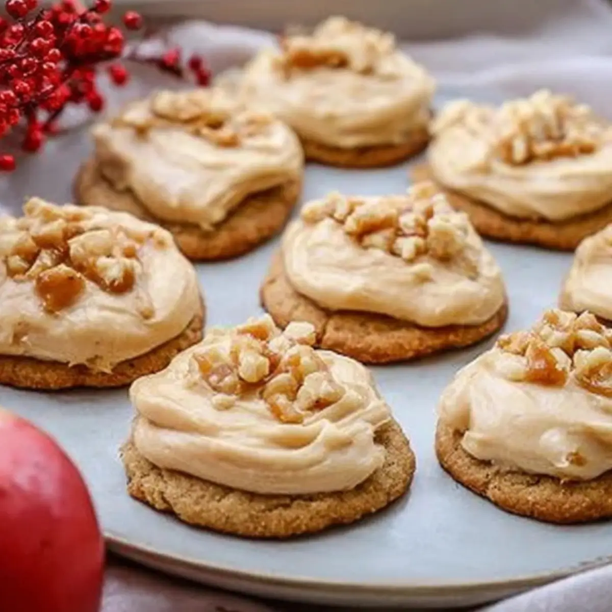 Apfel-Karamell-Kekse mit cremigem Apfel-Frosting: Der perfekte Genuss ... Apfel-Karamell-Kekse mit cremigem Apfel-Frosting: Der perfekte Genuss ...