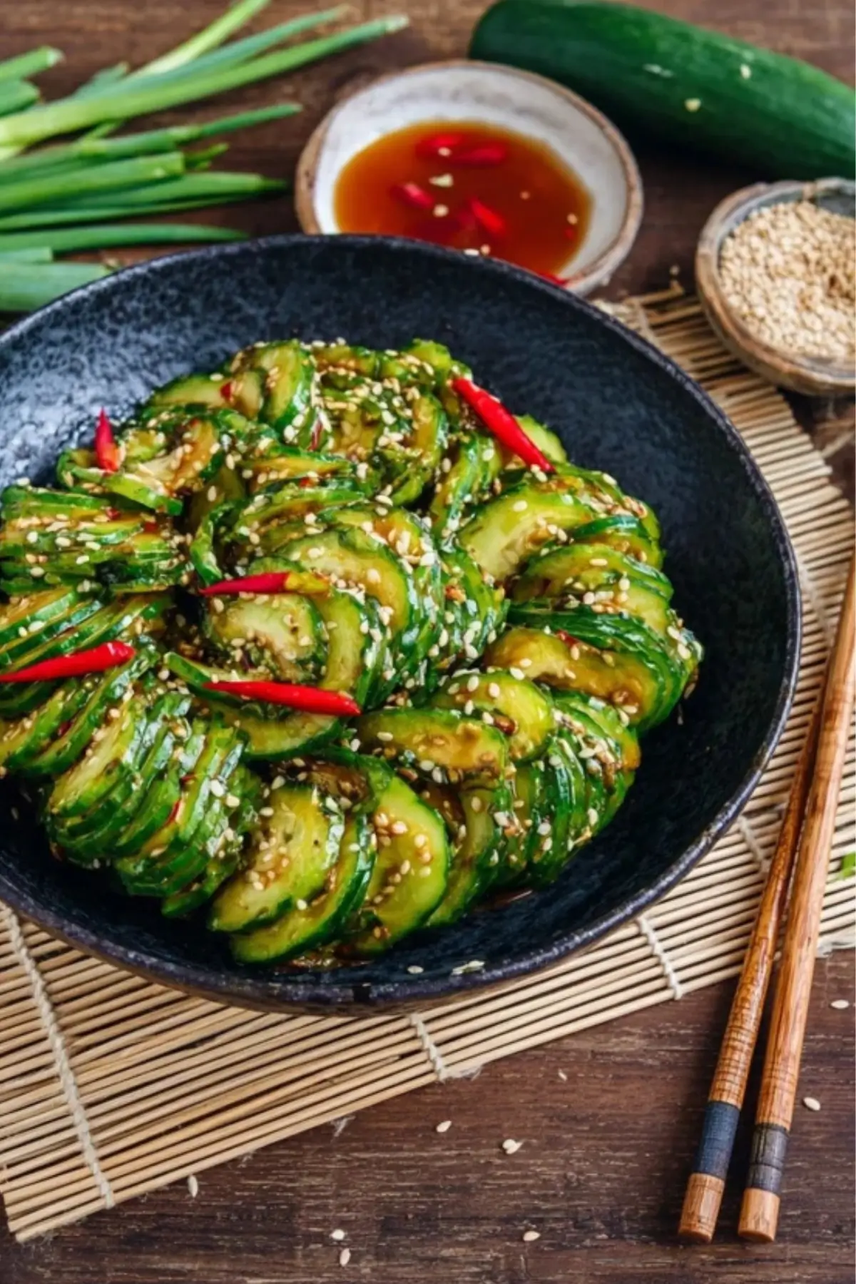 Asiatischer Gurkensalat mit Chili & Sesam