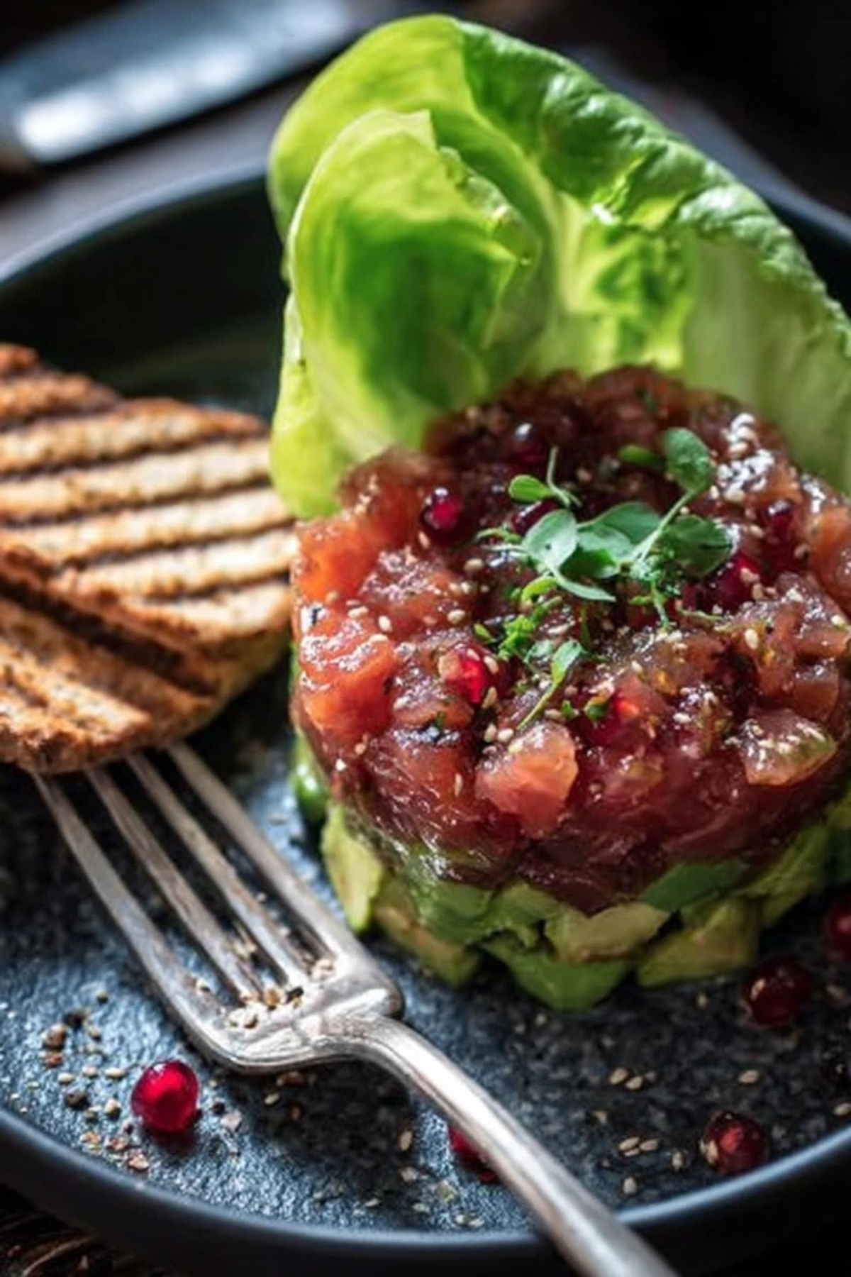 GÖTTLICHES LACHSTATAR MIT AVOCADO - Kochkomplizin GÖTTLICHES LACHSTATAR MIT AVOCADO - Kochkomplizin