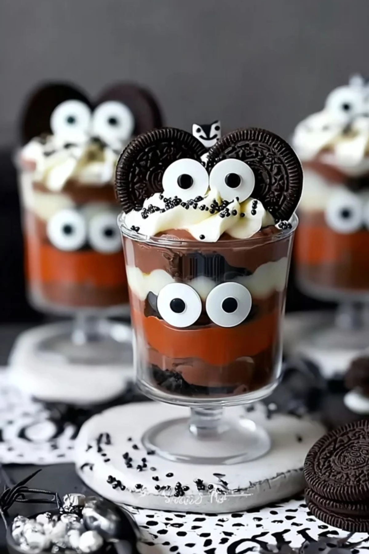 Halloween Dessert im Glas mit Augen
