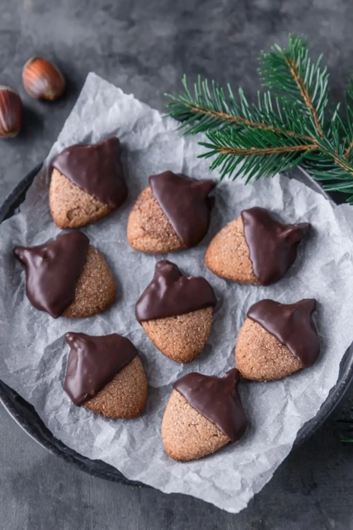 Herbstliche Mürbteigkekse mit Schokoglasur – Ein Rezept für die kalte ... Herbstliche Mürbteigkekse mit Schokoglasur – Ein Rezept für die kalte ...