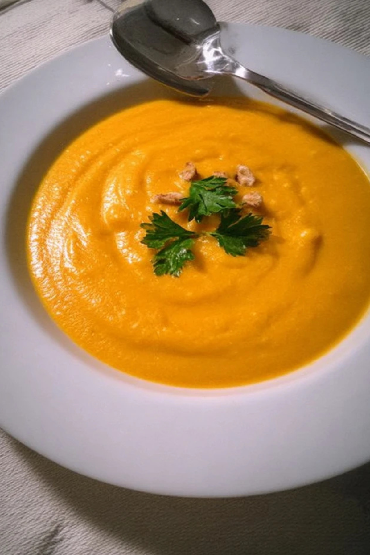Kinderleichte Butternuss-Kürbissuppe mit wenig Zutaten