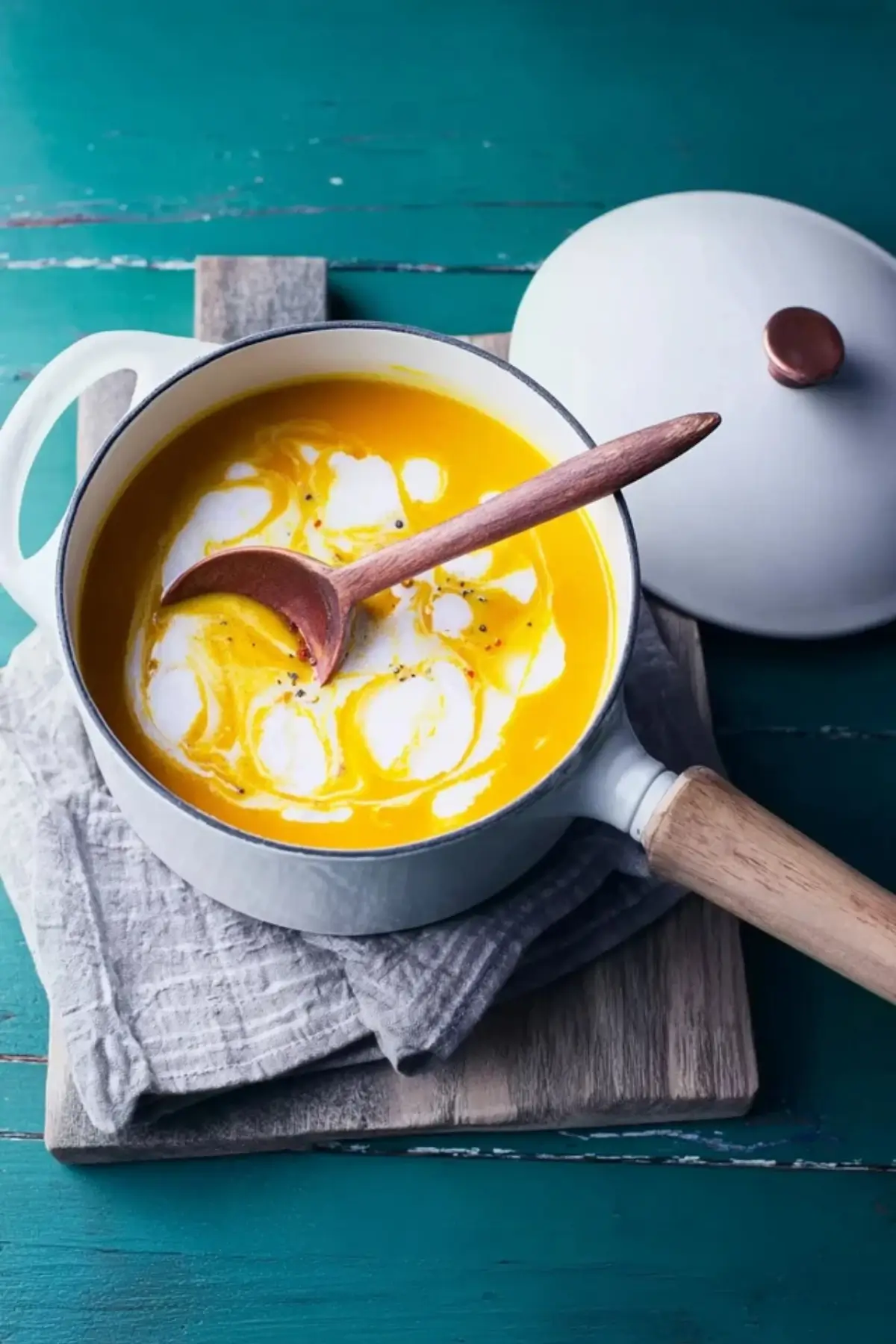 Kürbis-Kokosmilch-Suppe – Cremig, aromatisch und gesund - Kochkomplizin Kürbis-Kokosmilch-Suppe – Cremig, aromatisch und gesund - Kochkomplizin