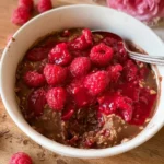 Vegane Baked Oats mit Himbeeren