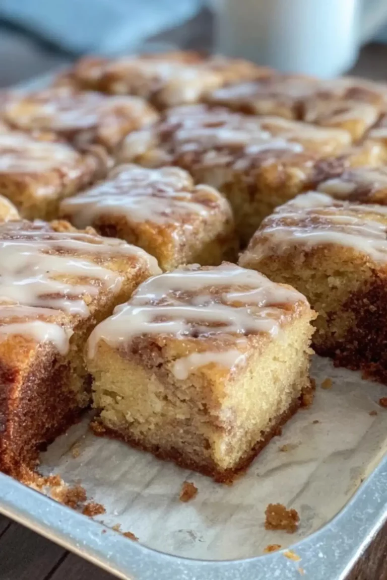 Zimtschneckenkuchen mit Vanilleglasur ohne Hefe