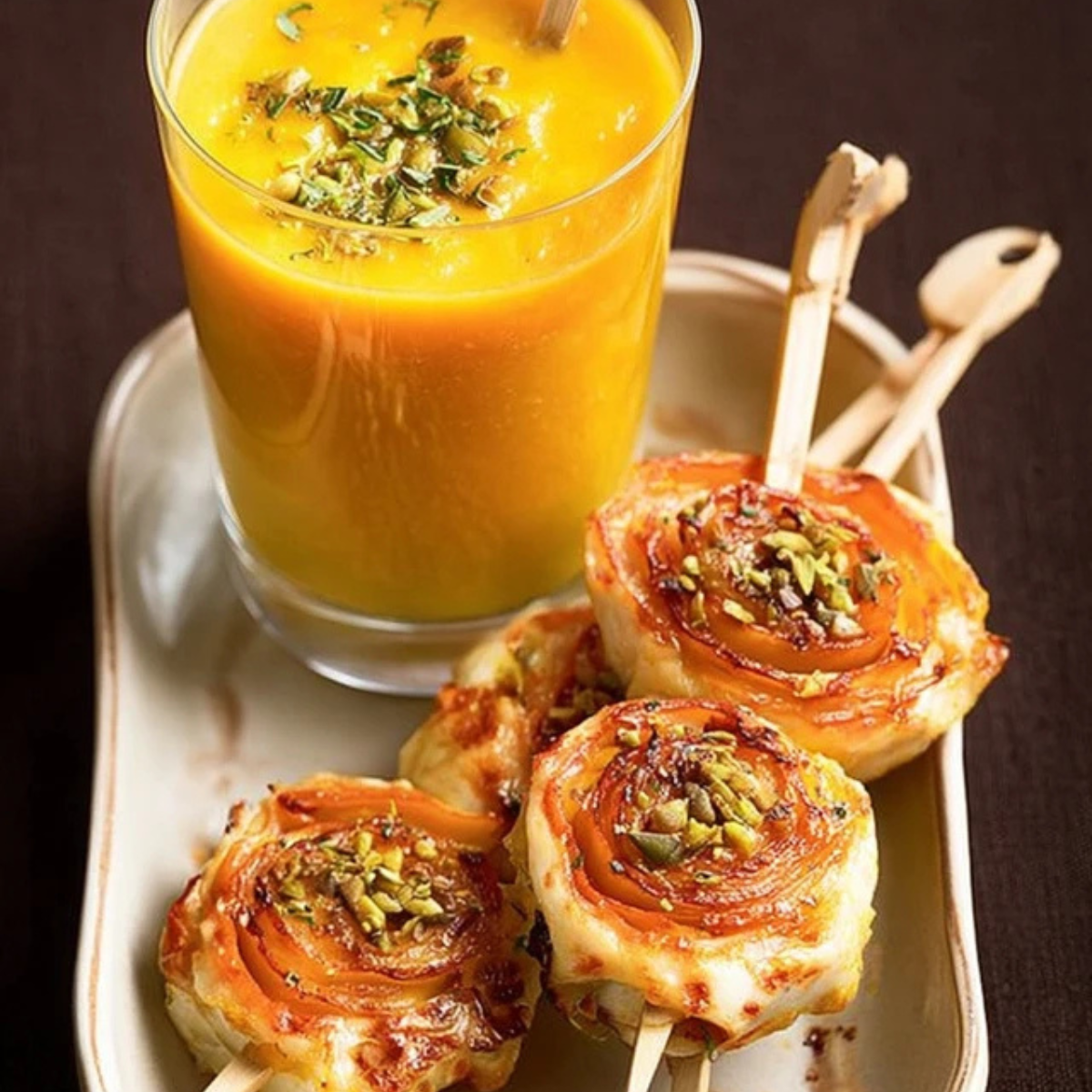 Schneckenspieße mit Kürbissuppe – 1 geniales Herbstgericht - Kochkomplizin Schneckenspieße mit Kürbissuppe – 1 geniales Herbstgericht - Kochkomplizin