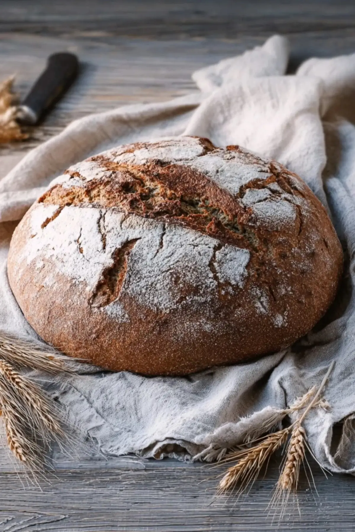Bauernbrot mit Hefe: Einfach, Knusprig und Hausgemacht - Kochkomplizin