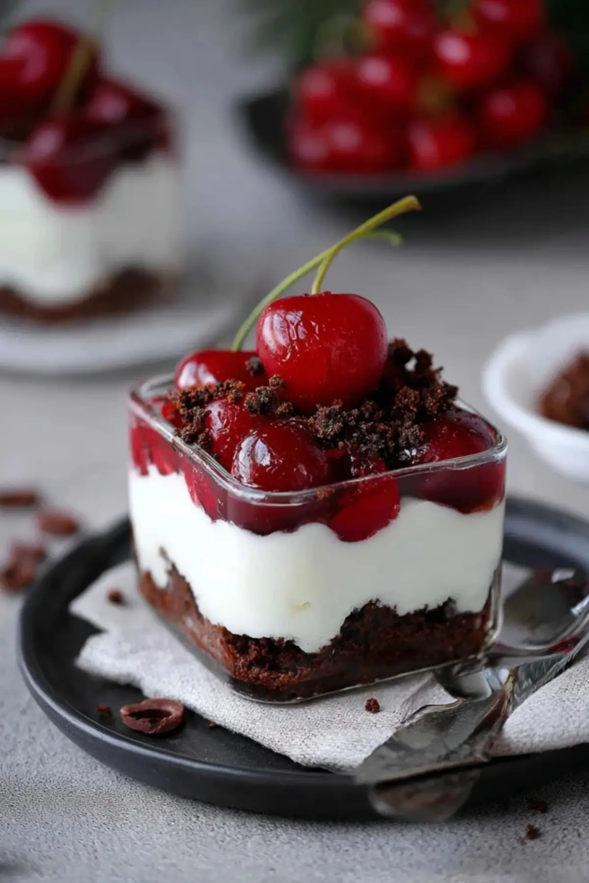 Brownie Quark Dessert mit Kirschen