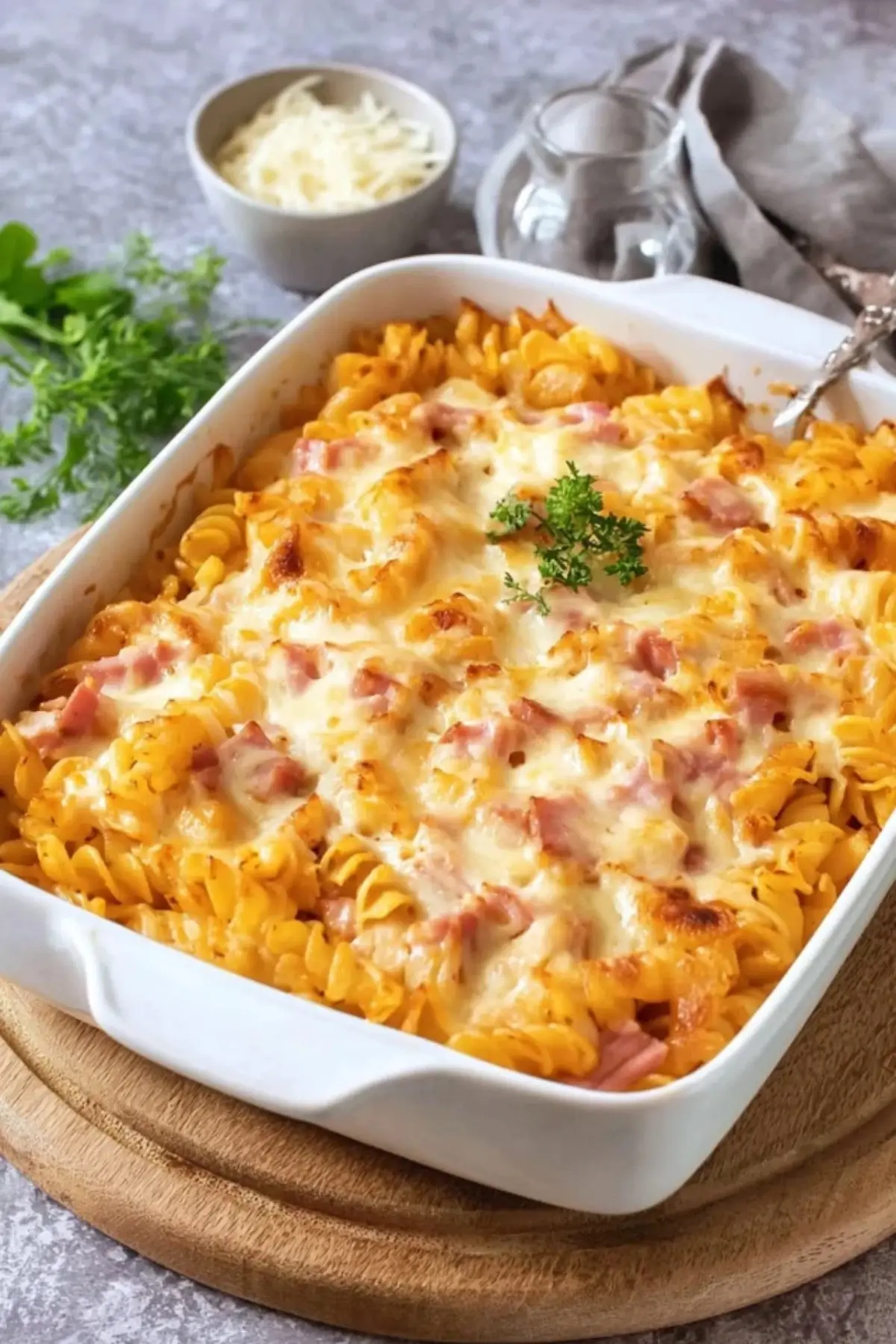 Nudelauflauf mit Schinken und Käse