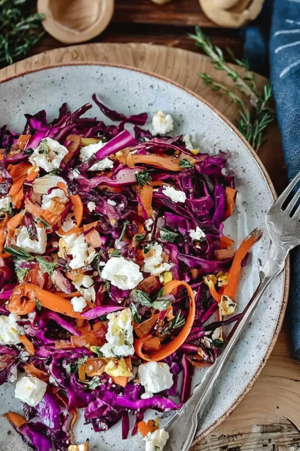 Rotkohlsalat mit Feta & Möhren