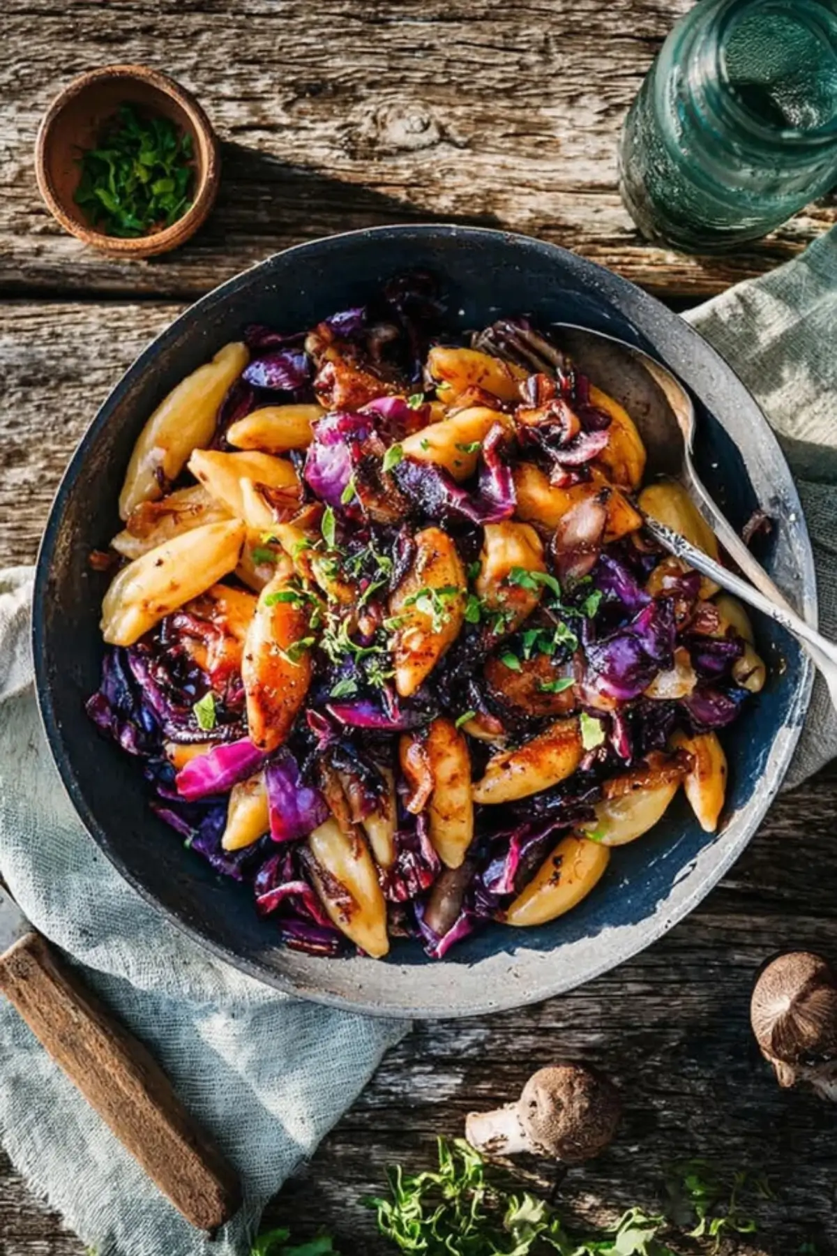 Winter Schupfnudelpfanne mit Rotkohl