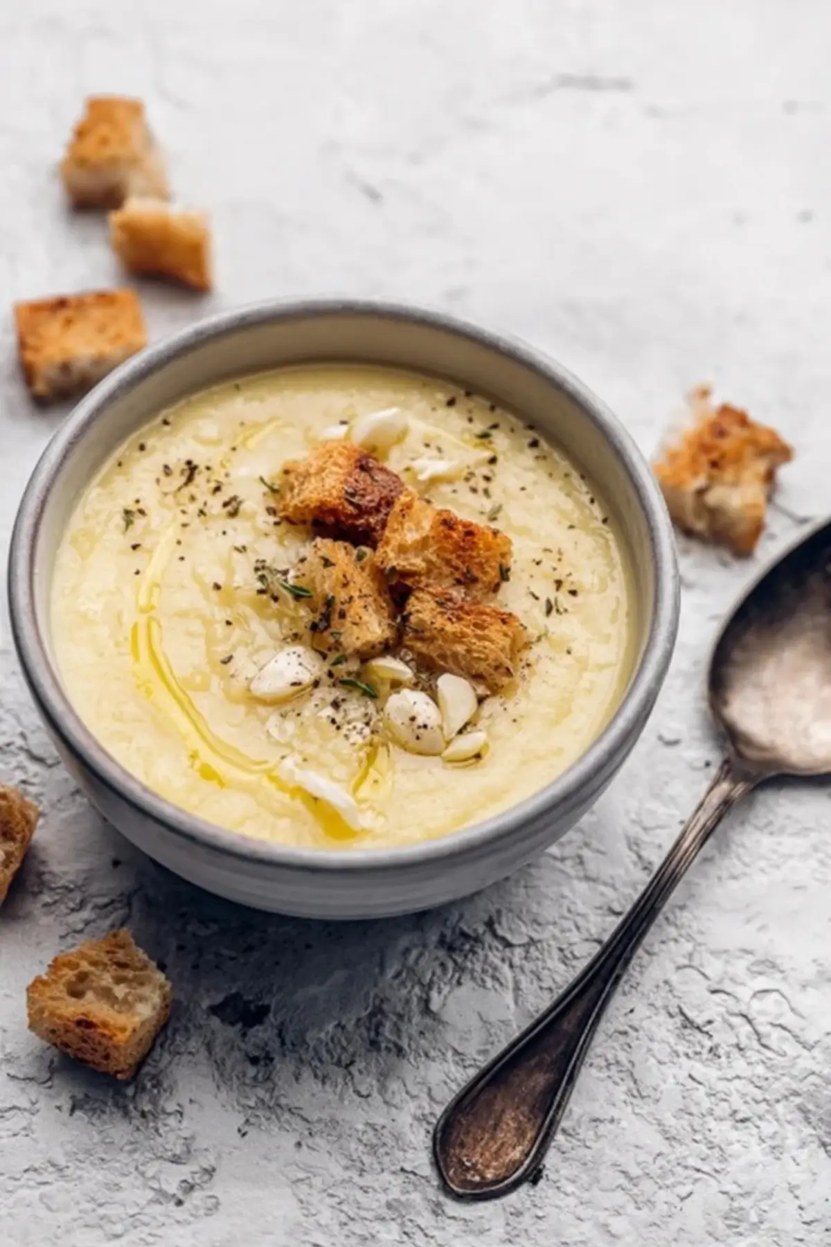 cremige Kartoffelsuppe mit Knoblauch