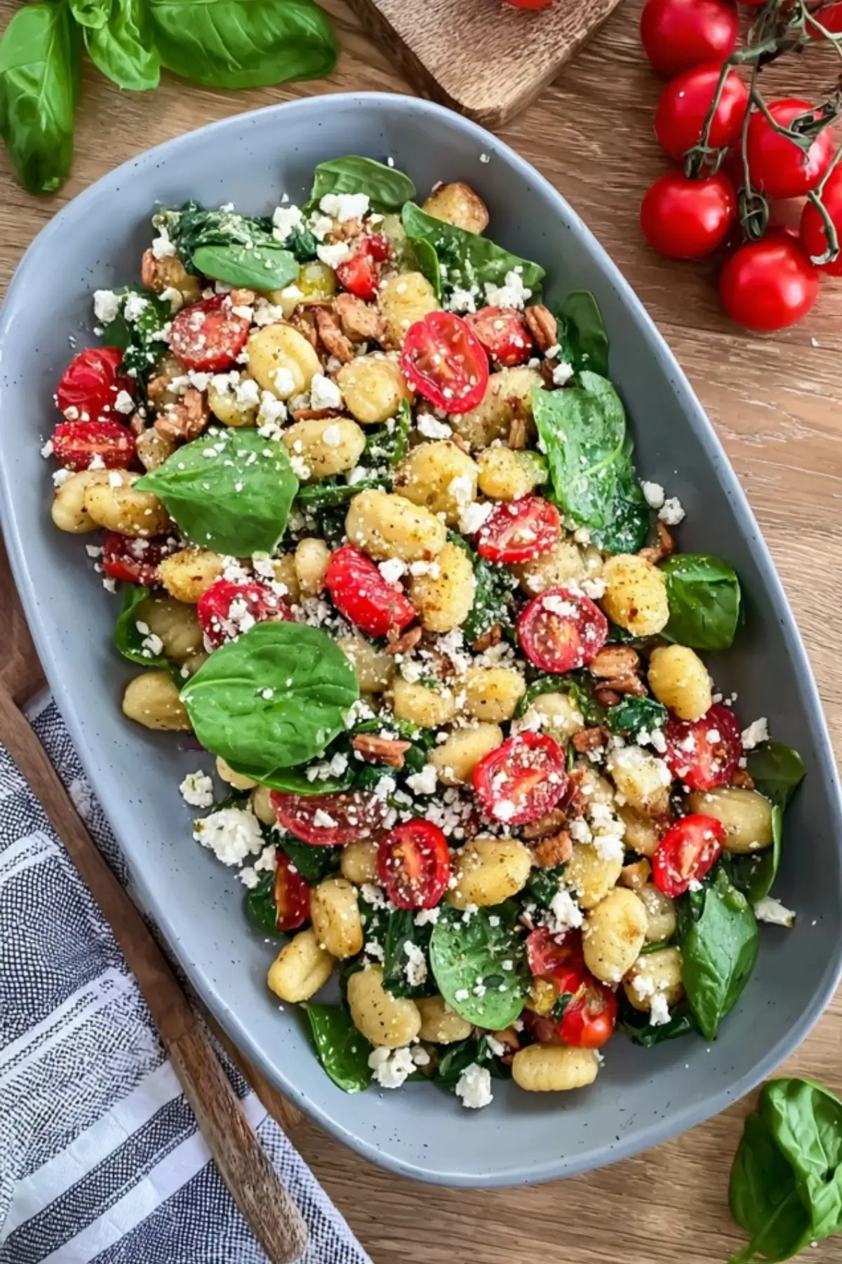 Gnocchi Salat mit Feta und Tomaten
