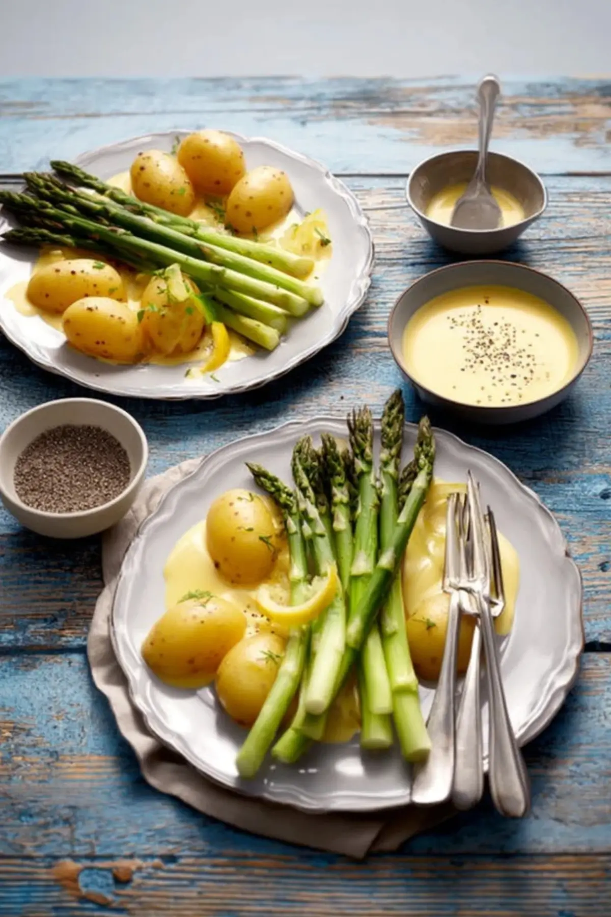 Grüner Spargel mit Zitronen Buttersauce und Kartoffeln