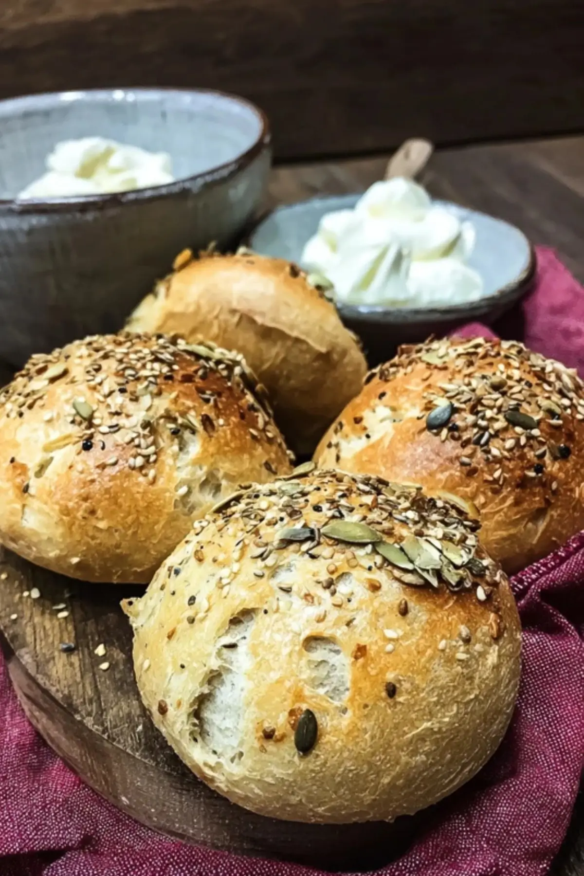 Körnerbrötchen mit Quark