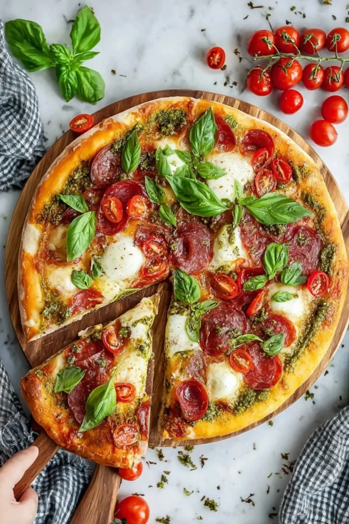 Salami Burrata Pizza mit Pesto