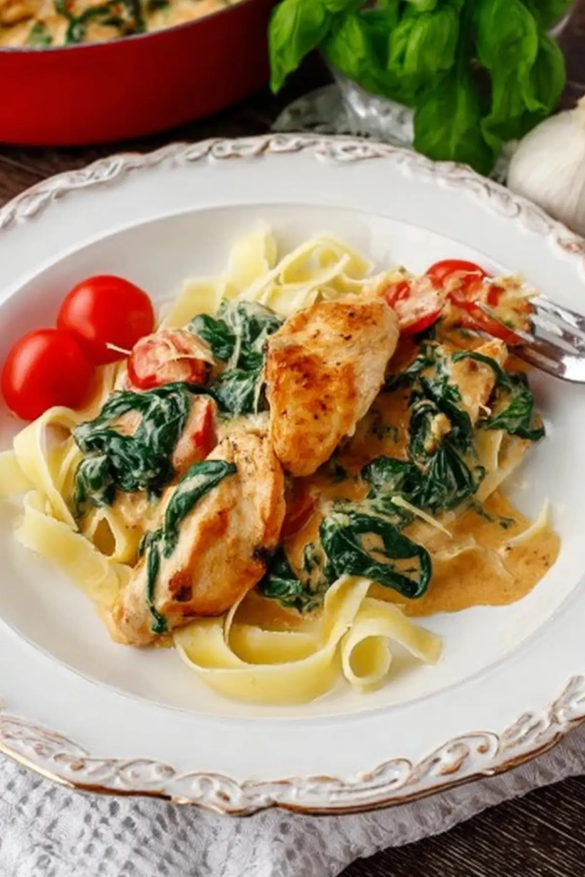 Cremige Hähnchenpfanne mit Spinat und Parmesan Sosse