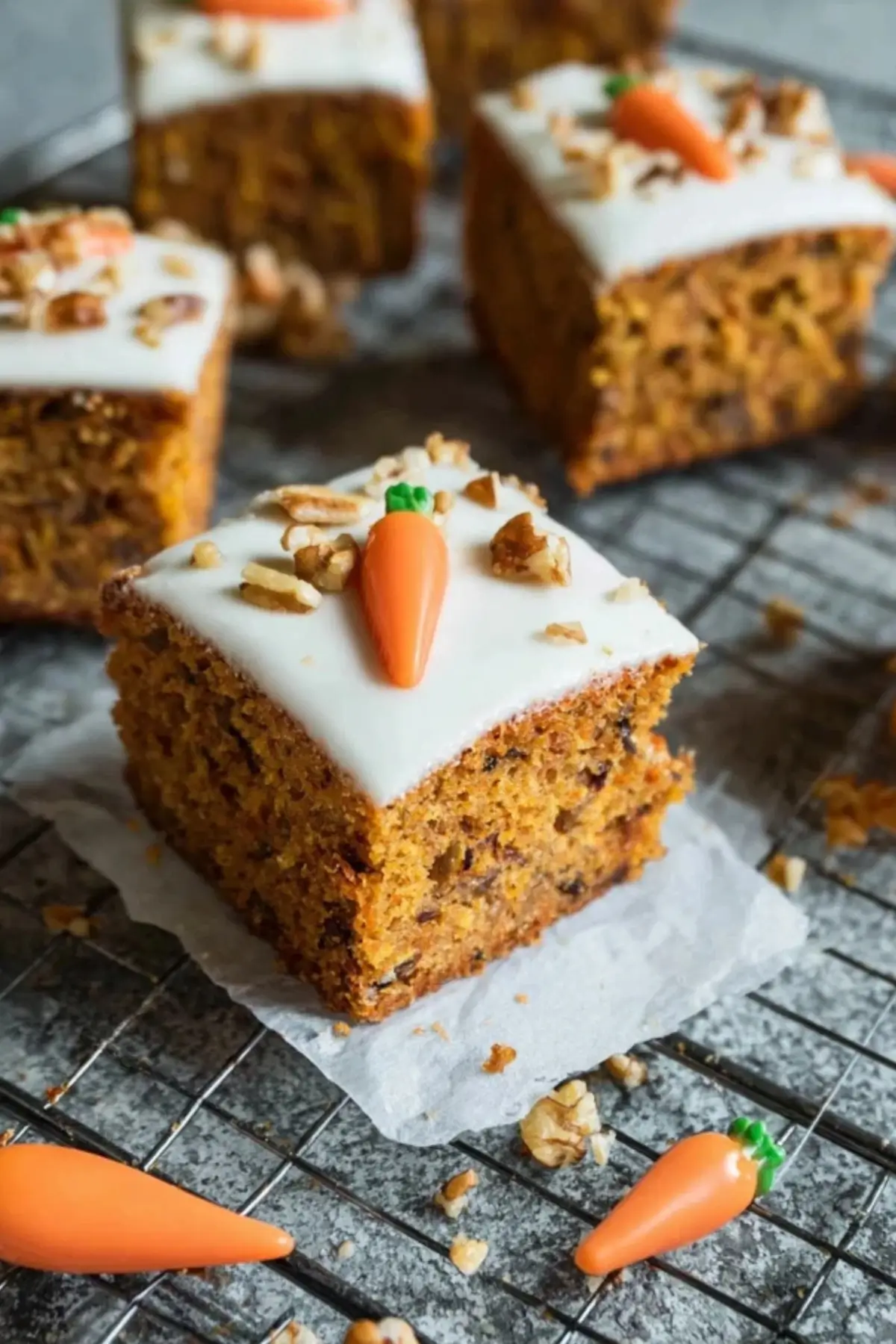 Saftiger Karottenkuchen mit Nüssen