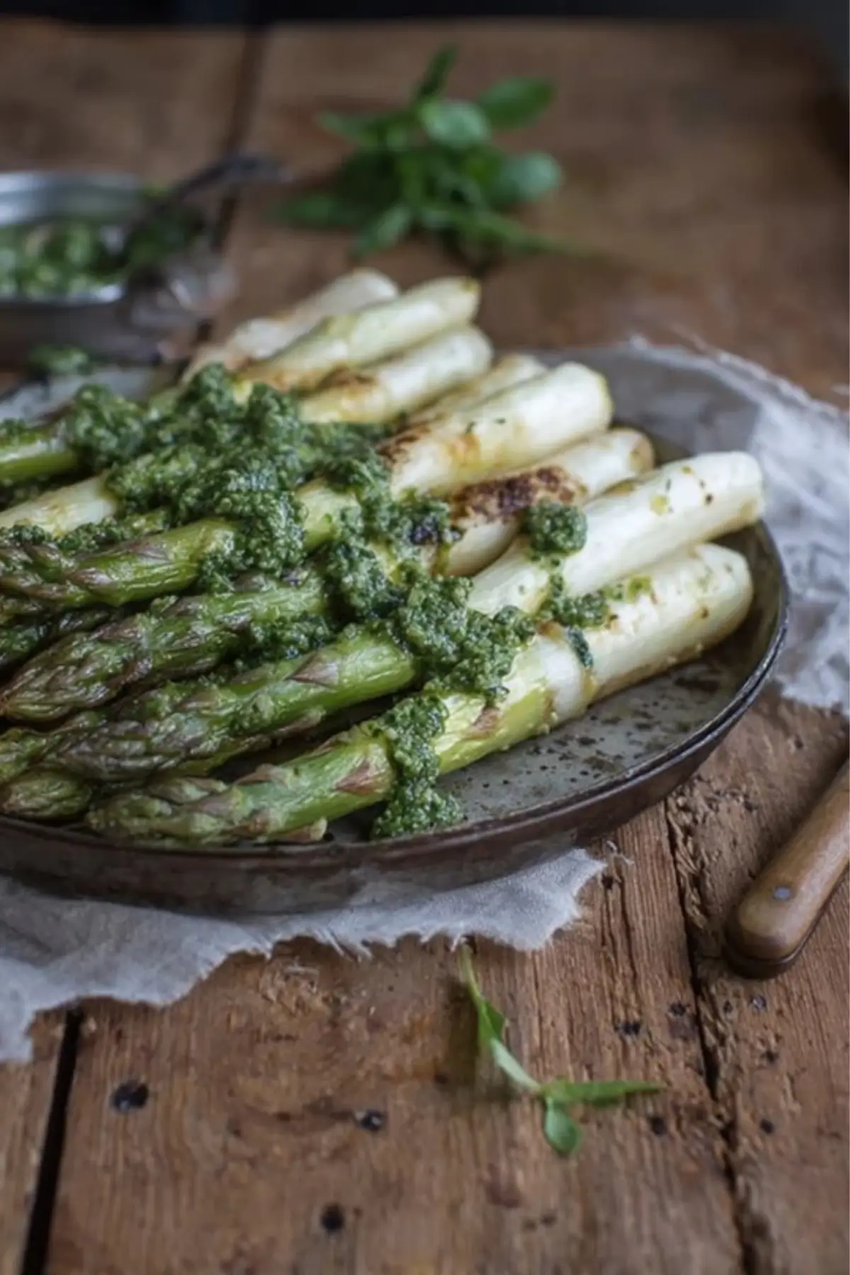 ofenspargel mit baerlauch pesto