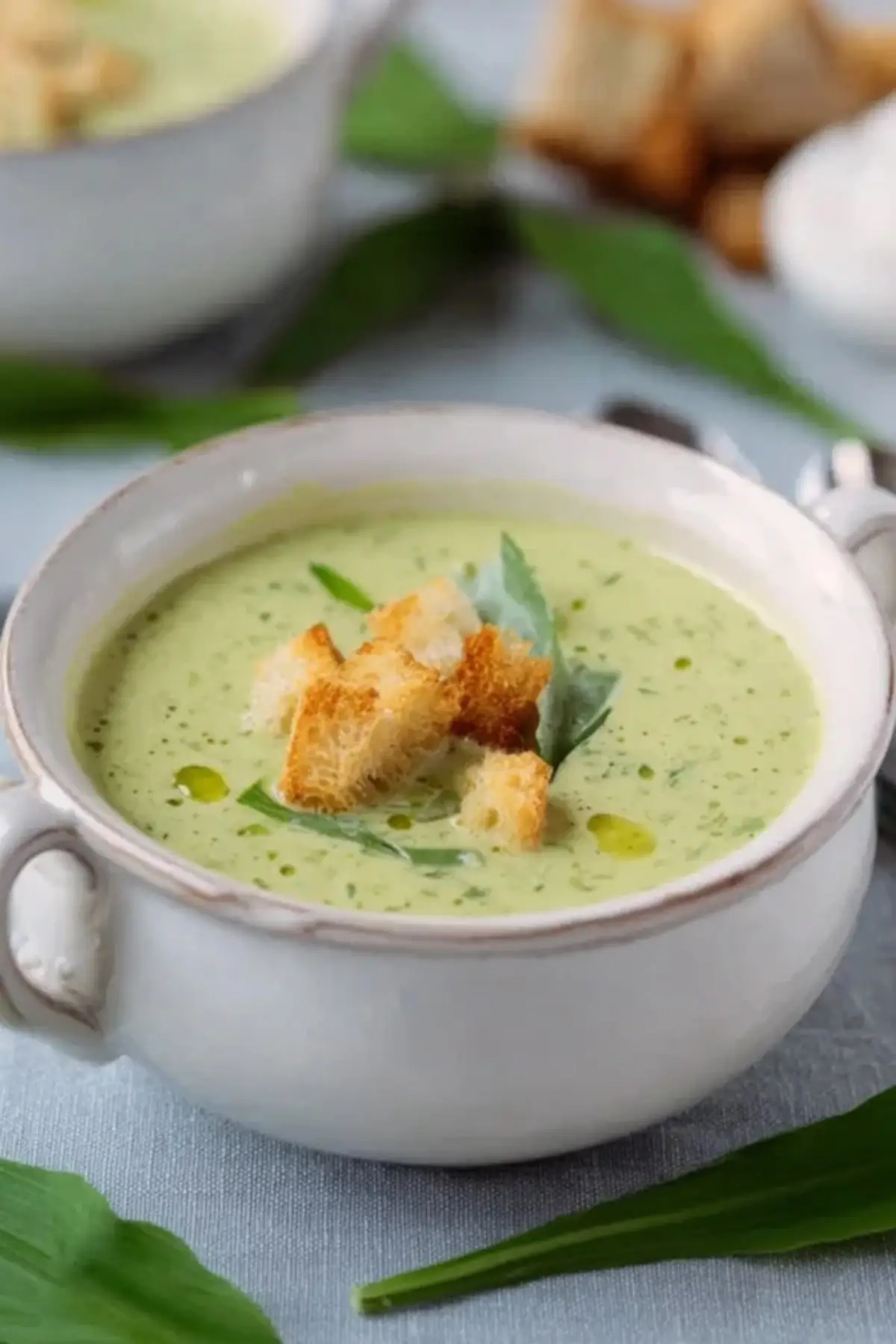 Bärlauchschaumsuppe mit Croutons