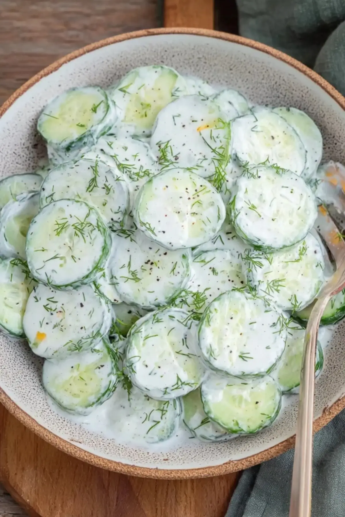Gurkensalat mit Sahne und Dill