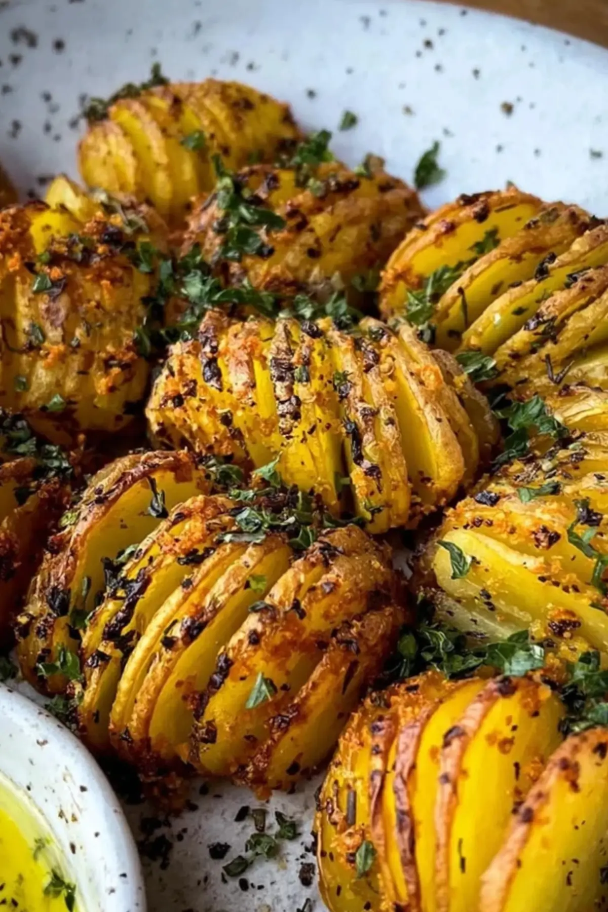 Knusprige Fächerkartoffeln mit Kräuterbutter