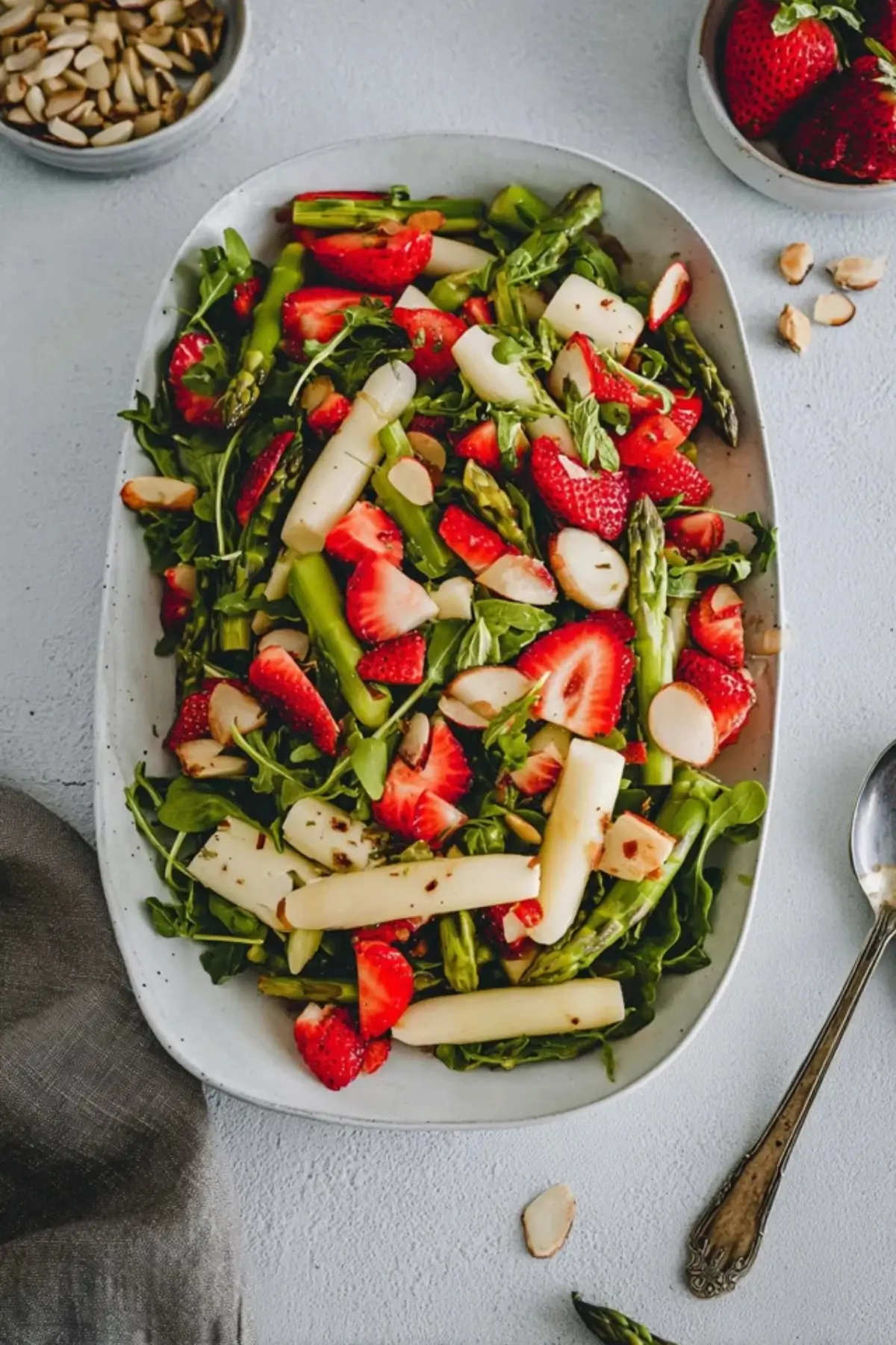 Spargelsalat mit Erdbeeren