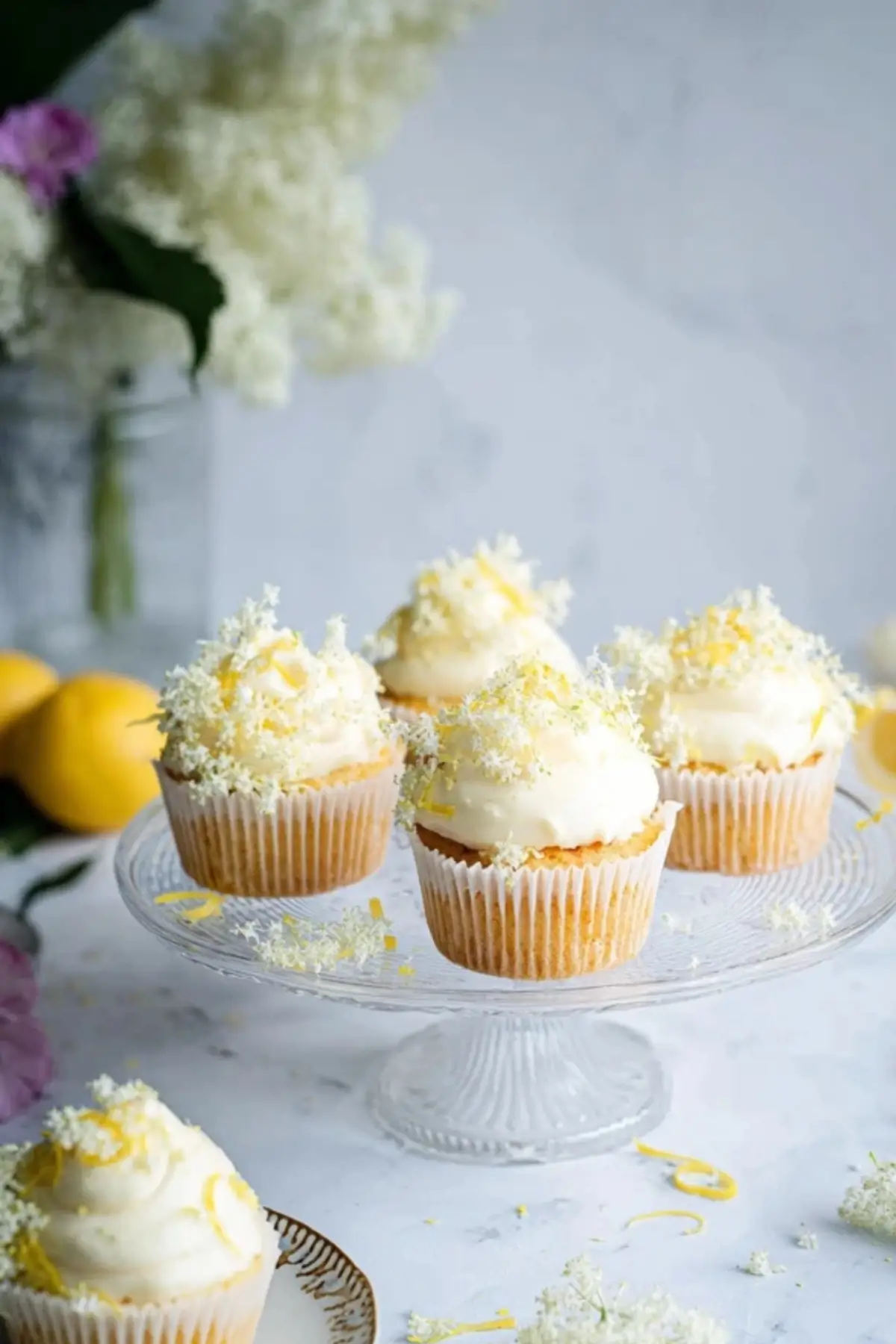 Zitronen Cupcakes mit Holunderblütencreme