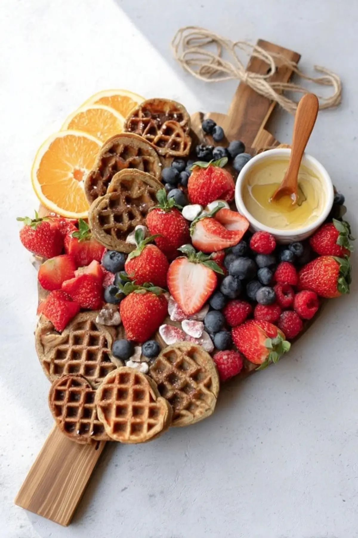 Brunch Board mit Herz Waffeln