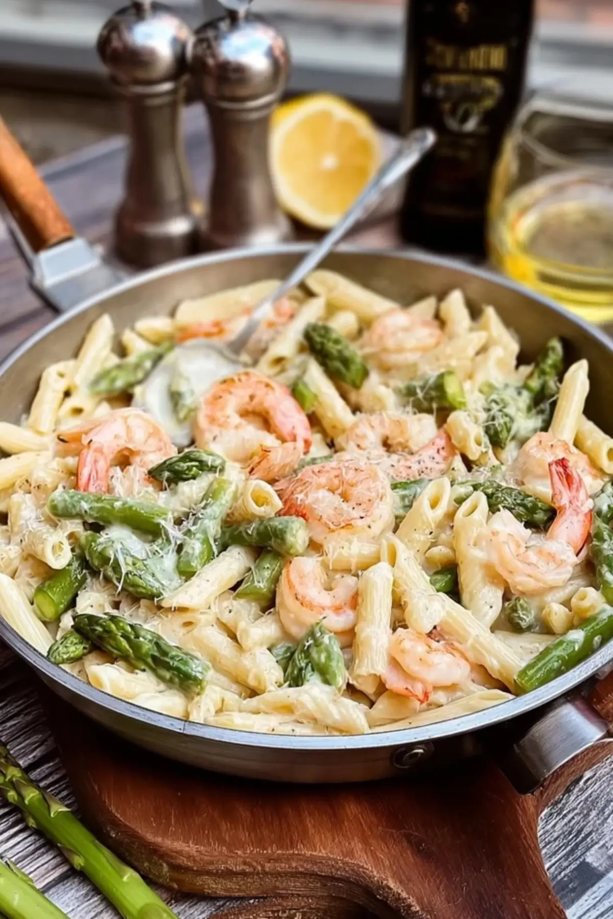 Pasta mit grünem Spargel und Garnelen